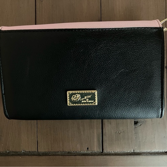 Betsey Johnson Pink and Black Peek a Boo Cat Wristlet Crossbody with Cat Mug - Picture 11 of 13